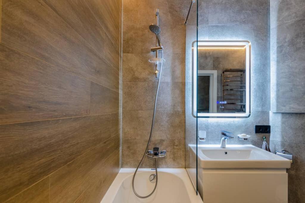 Vip - Smart Apartment Kiev Bagian luar foto