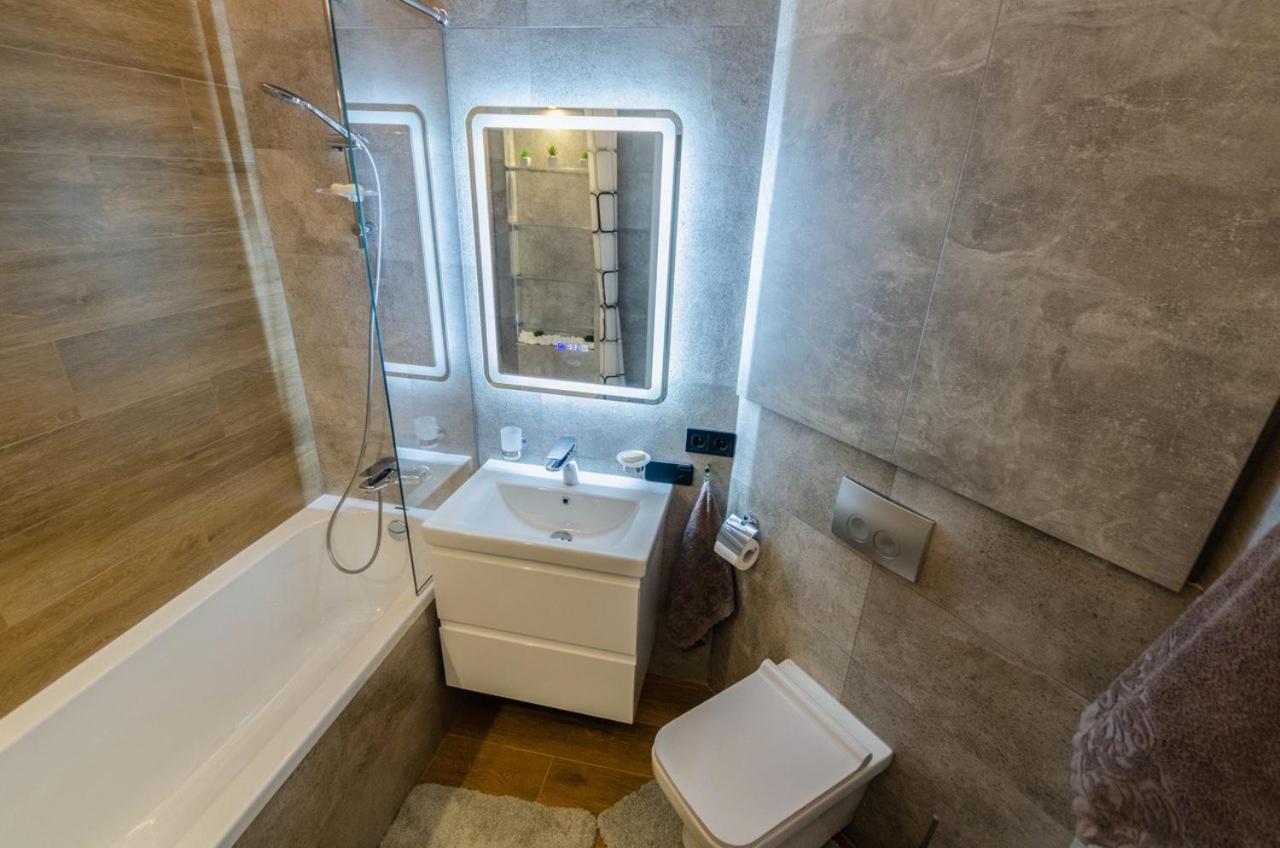 Vip - Smart Apartment Kiev Bagian luar foto